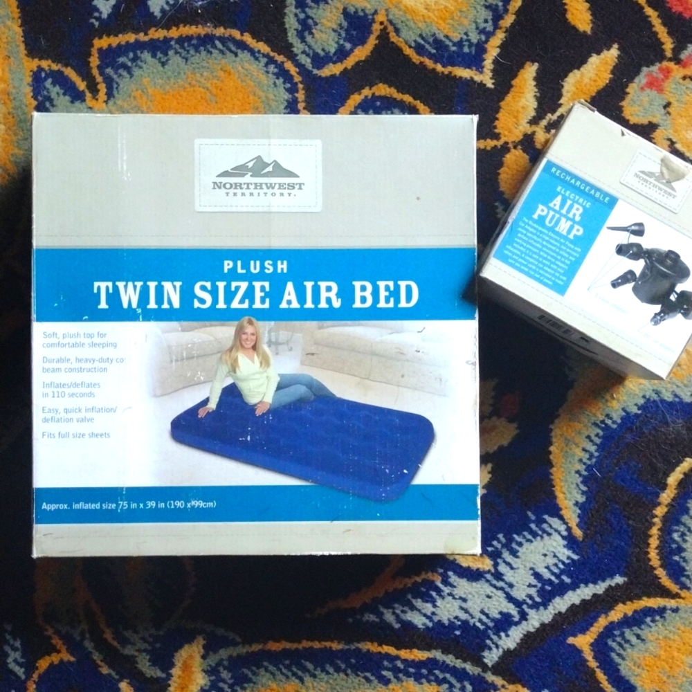 NWT Northwest Territory Plush Twin Size Air Bed & Electric Air Pump